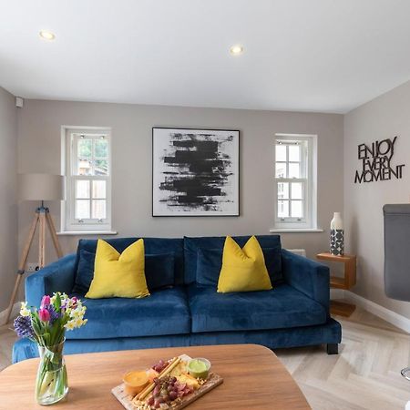 Elliot Oliver - 2 Bedroom Garden Apartment With Parking Cheltenham Bagian luar foto