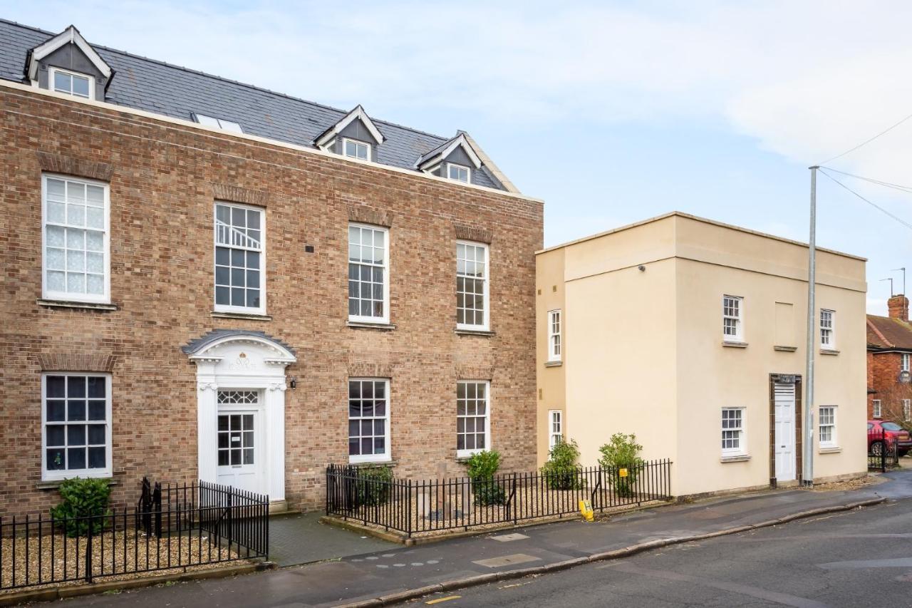 Elliot Oliver - 2 Bedroom Garden Apartment With Parking Cheltenham Bagian luar foto