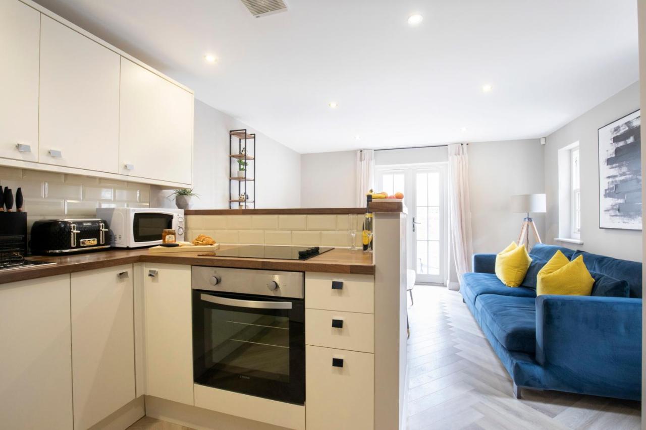 Elliot Oliver - 2 Bedroom Garden Apartment With Parking Cheltenham Bagian luar foto