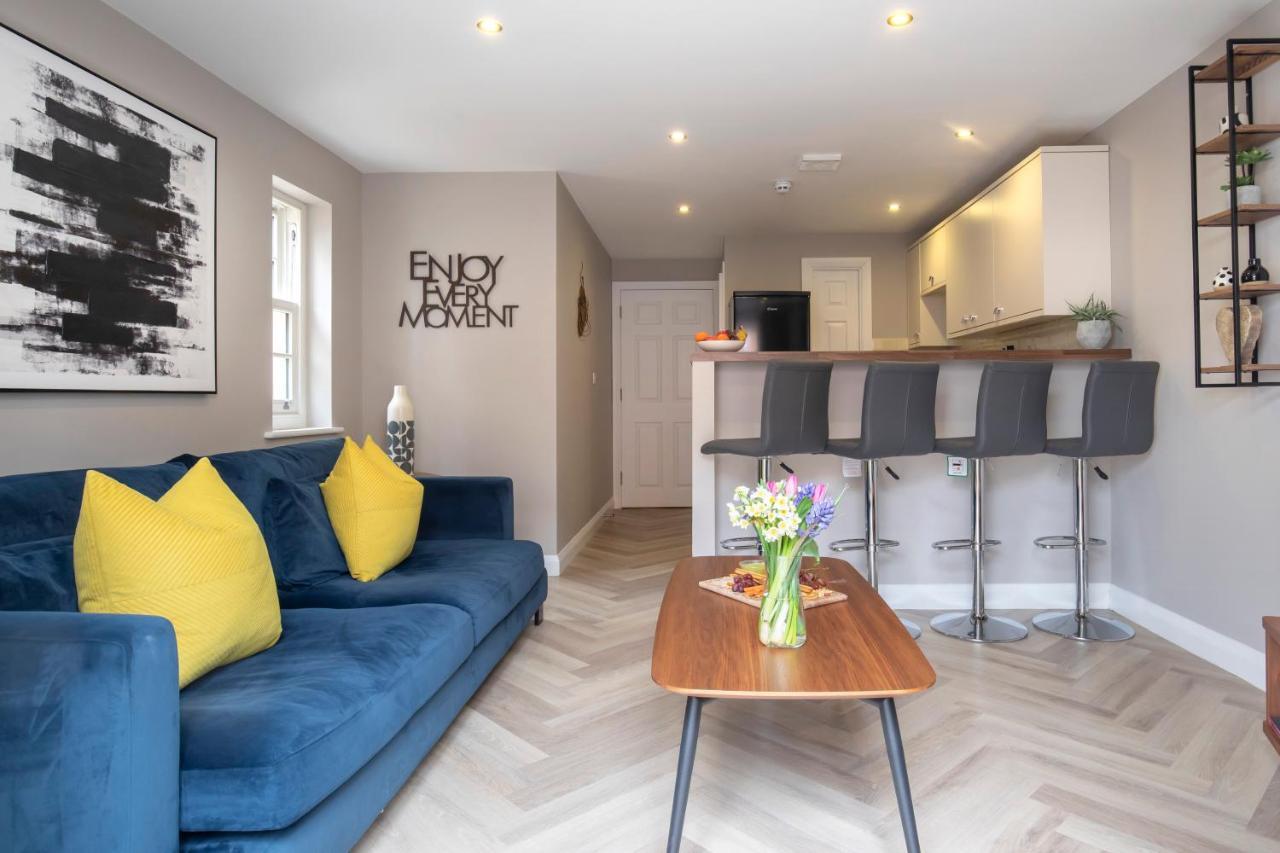 Elliot Oliver - 2 Bedroom Garden Apartment With Parking Cheltenham Bagian luar foto