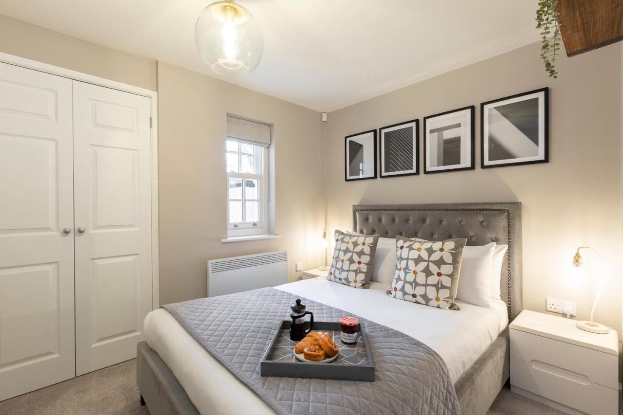 Elliot Oliver - 2 Bedroom Garden Apartment With Parking Cheltenham Bagian luar foto