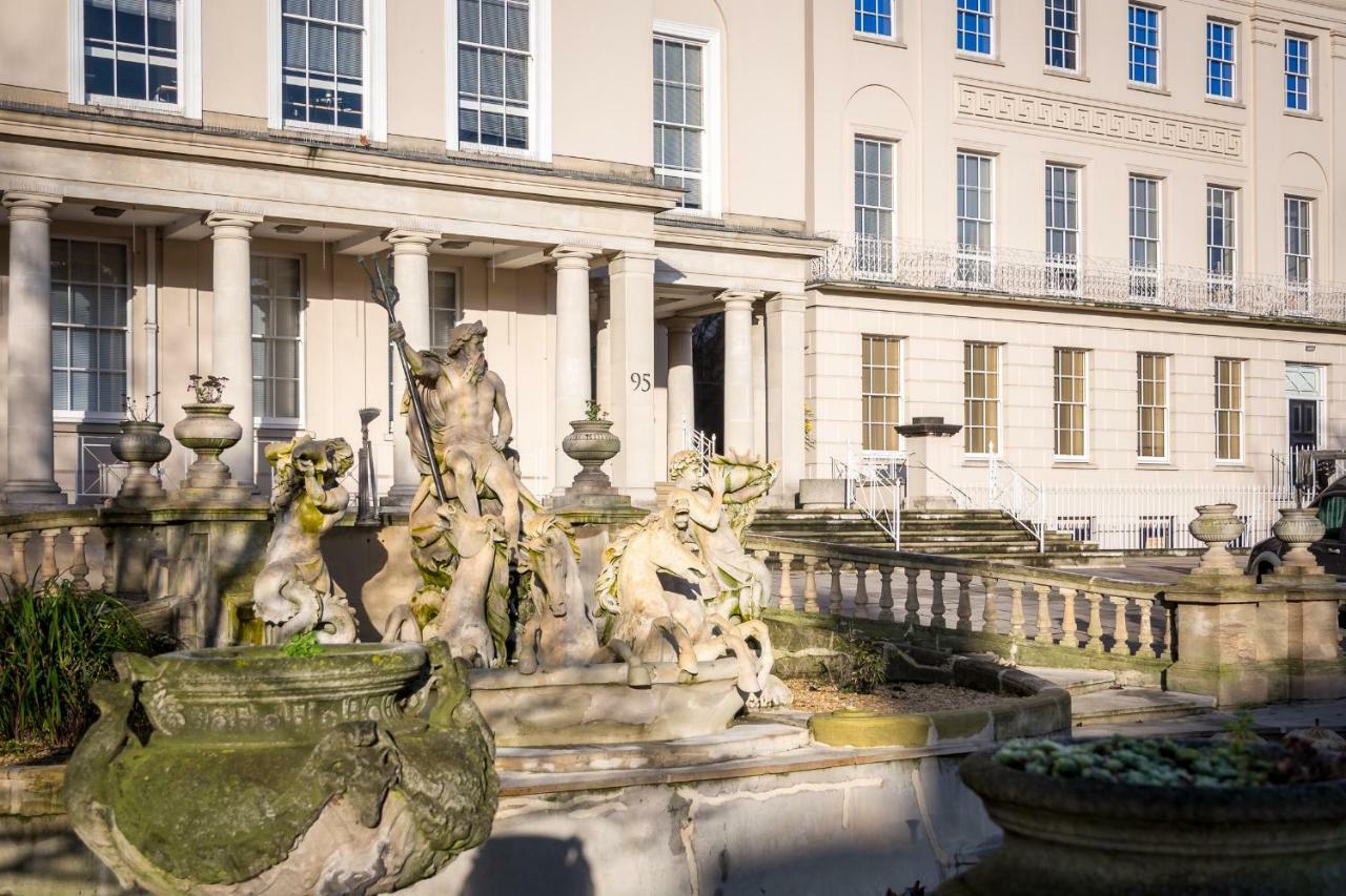 Elliot Oliver - 2 Bedroom Garden Apartment With Parking Cheltenham Bagian luar foto
